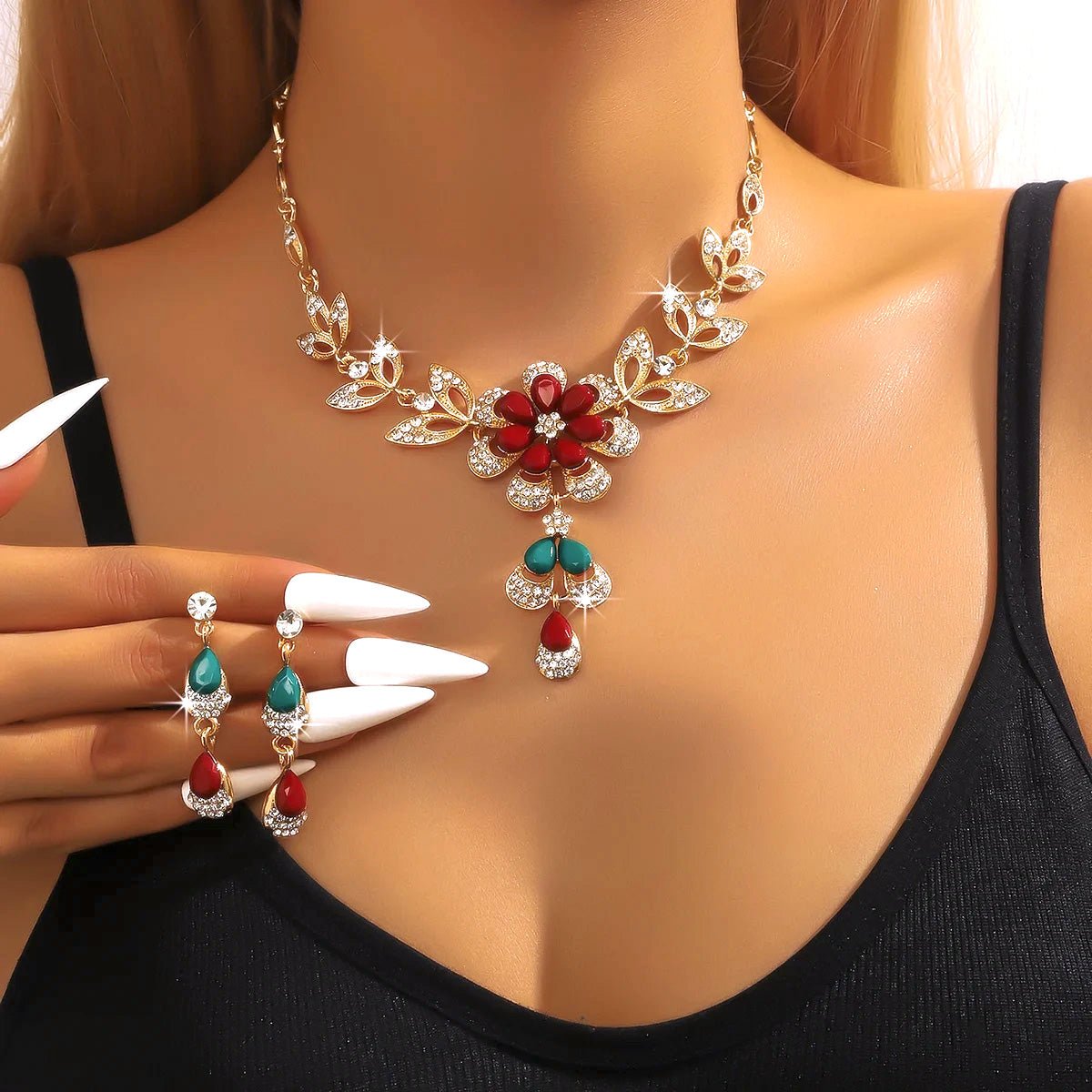 https://cdn.shopify.com/s/files/1/0820/4999/0943/files/floral-diamond-necklace-and-earring-set-125212.jpg?v=1720594148