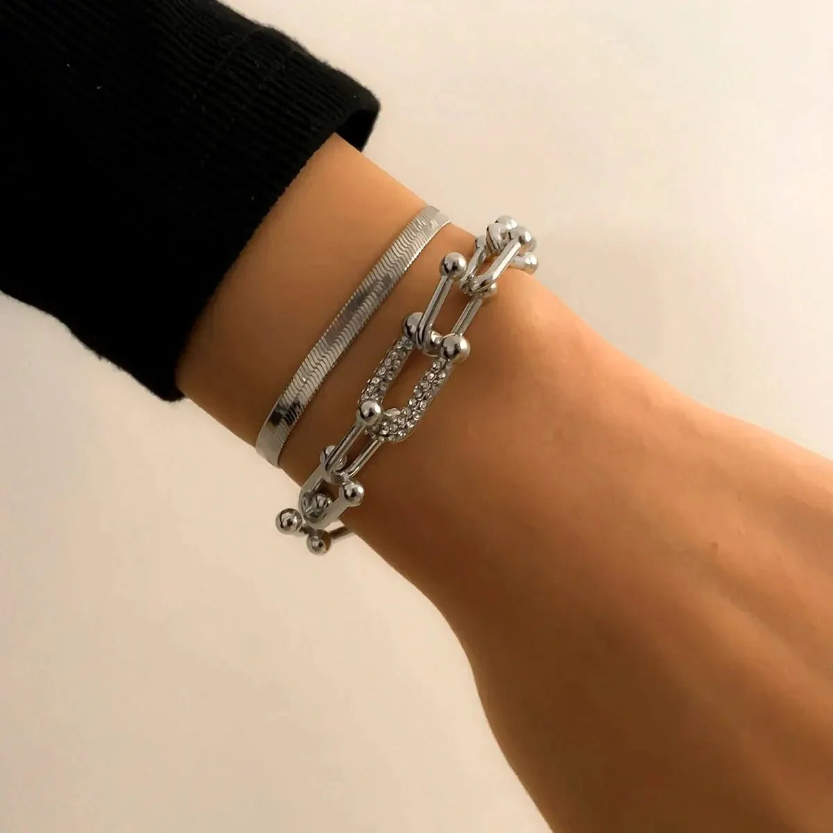 https://cdn.shopify.com/s/files/1/0820/4999/0943/files/2pc-statement-chain-lock-herringbone-bracelet-316005.webp?v=1712446133