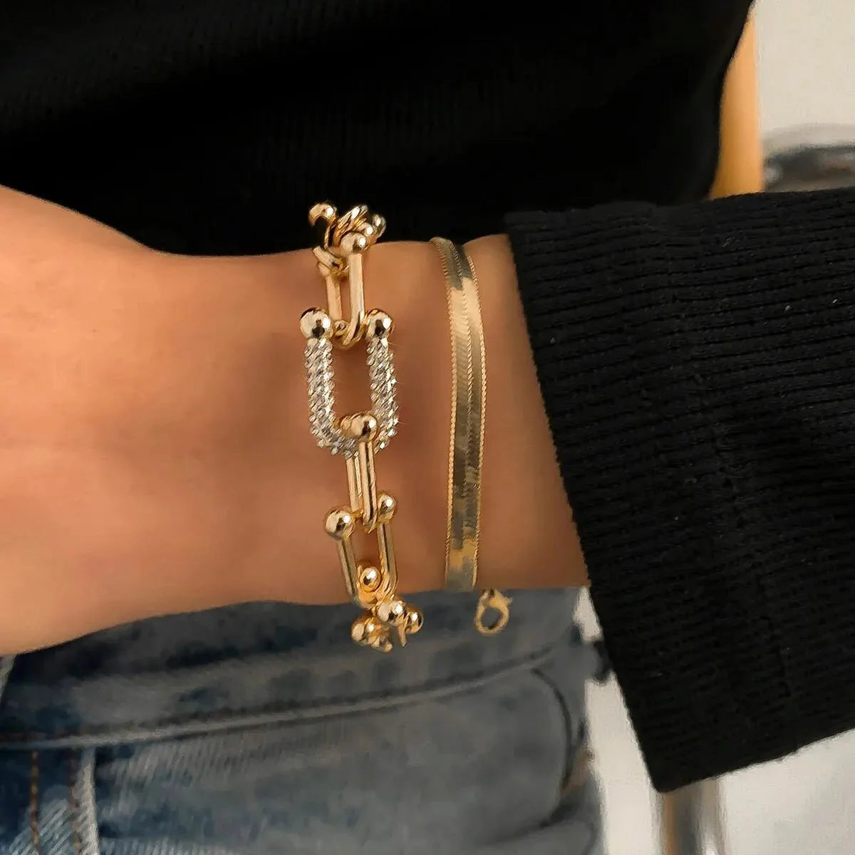 https://cdn.shopify.com/s/files/1/0820/4999/0943/files/2pc-statement-chain-lock-herringbone-bracelet-550449.webp?v=1712446133