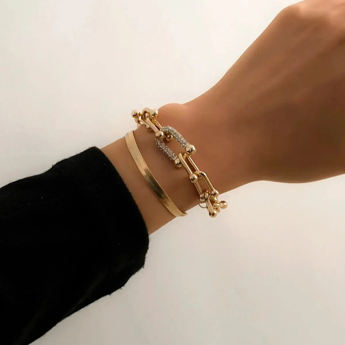 https://cdn.shopify.com/s/files/1/0820/4999/0943/files/2pc-statement-chain-lock-herringbone-bracelet-910543.webp?v=1712446133