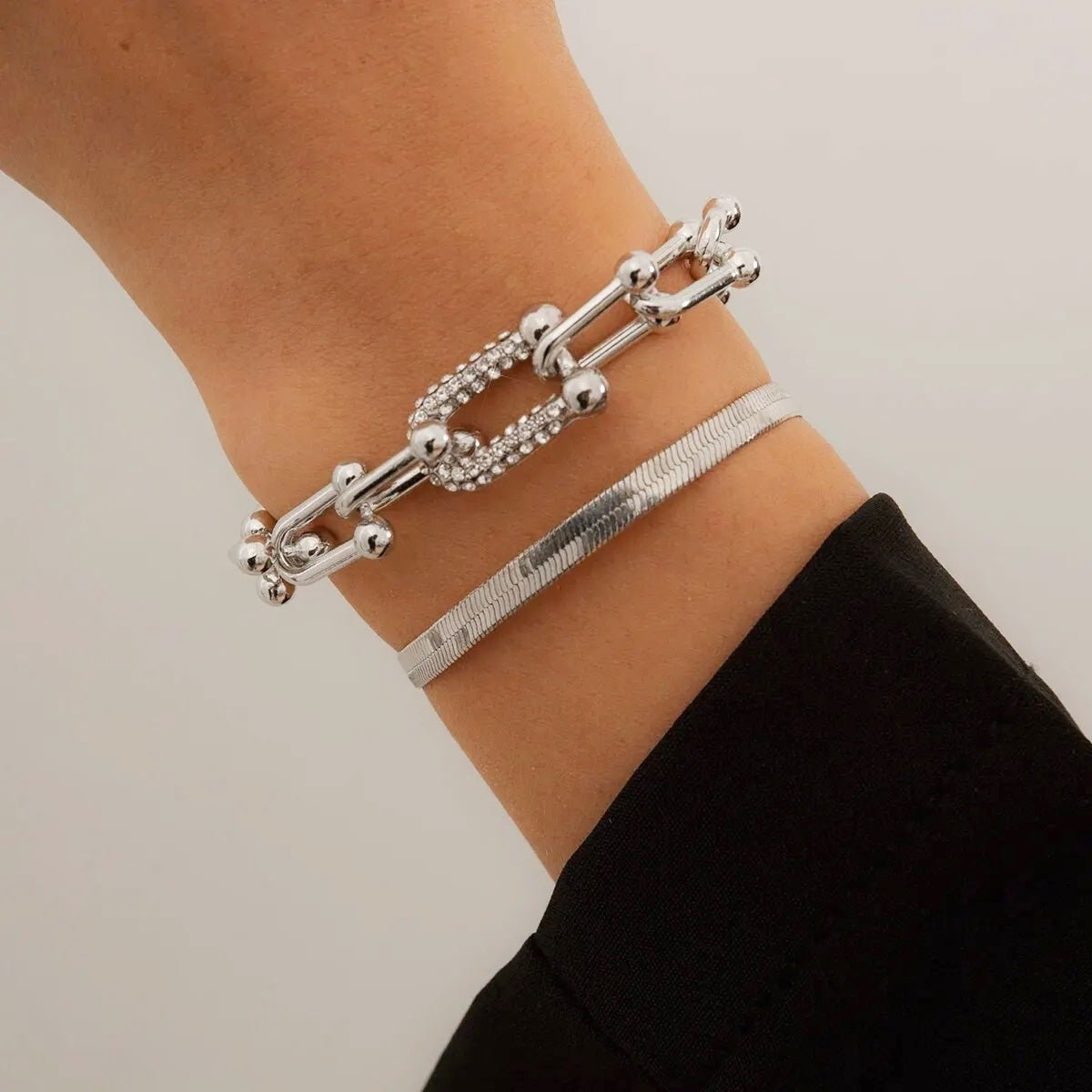 https://cdn.shopify.com/s/files/1/0820/4999/0943/files/2pc-statement-chain-lock-herringbone-bracelet-917850.jpg?v=1712446133