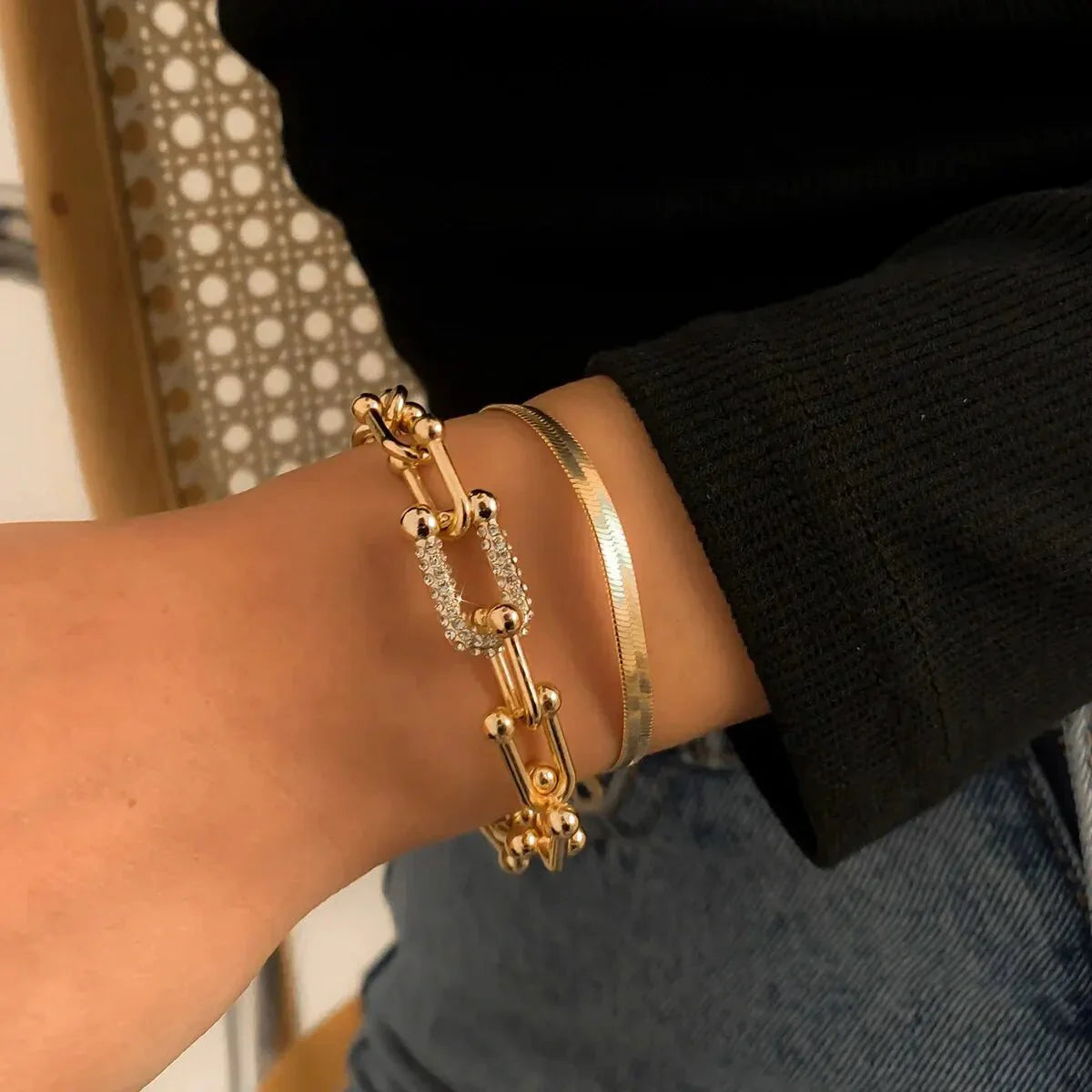 https://cdn.shopify.com/s/files/1/0820/4999/0943/files/2pc-statement-chain-lock-herringbone-bracelet-994543.webp?v=1712446133