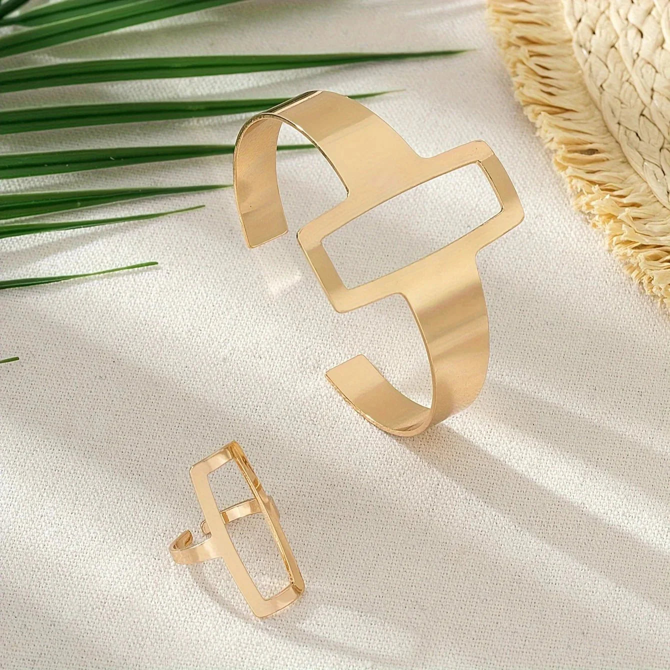 https://cdn.shopify.com/s/files/1/0820/4999/0943/files/adjustable-geometric-rectangle-bracelet-and-ring-set-165494.webp?v=1718190962