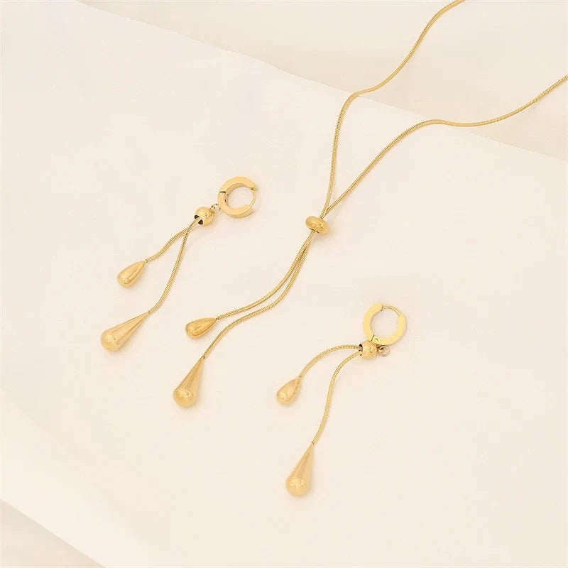 https://cdn.shopify.com/s/files/1/0820/4999/0943/files/adjustable-pull-droplet-lariat-necklace-and-earrings-405132.webp?v=1720179727