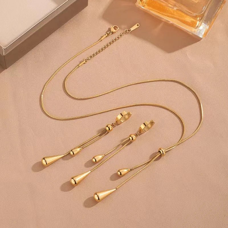 https://cdn.shopify.com/s/files/1/0820/4999/0943/files/adjustable-pull-droplet-lariat-necklace-and-earrings-829559.webp?v=1720179727
