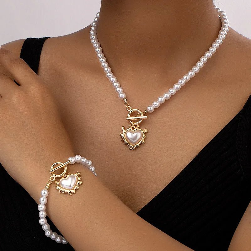 https://cdn.shopify.com/s/files/1/0820/4999/0943/files/beaded-heart-pendant-bracelet-and-necklace-set-373295.jpg?v=1720543822