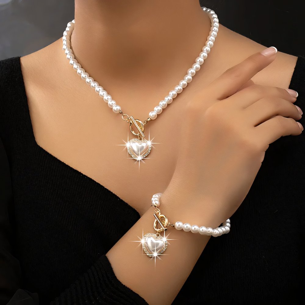 https://cdn.shopify.com/s/files/1/0820/4999/0943/files/beaded-heart-pendant-bracelet-and-necklace-set-429654.jpg?v=1720594119