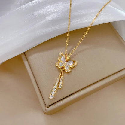 https://cdn.shopify.com/s/files/1/0820/4999/0943/files/charming-butterfly-diamond-dazzle-necklace-953629.webp?v=1720677213