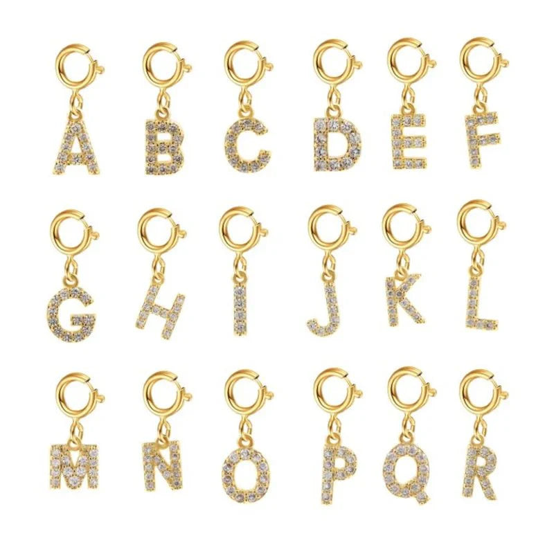 https://cdn.shopify.com/s/files/1/0820/4999/0943/files/dainty-cuban-figaro-chain-letter-initial-bracelet-173262.webp?v=1724406014