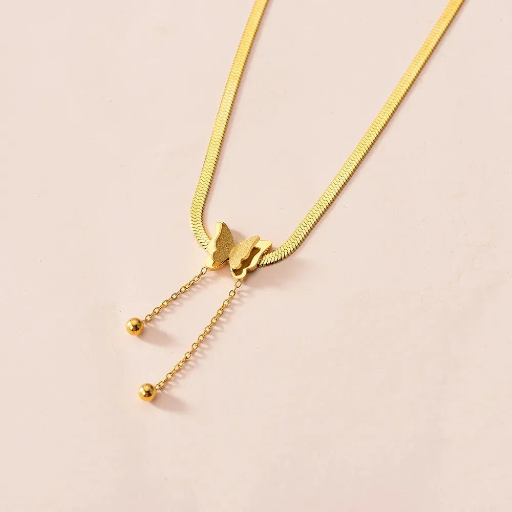 https://cdn.shopify.com/s/files/1/0820/4999/0943/files/dainty-herringbone-butterfly-dangle-necklace-930172.webp?v=1712446224