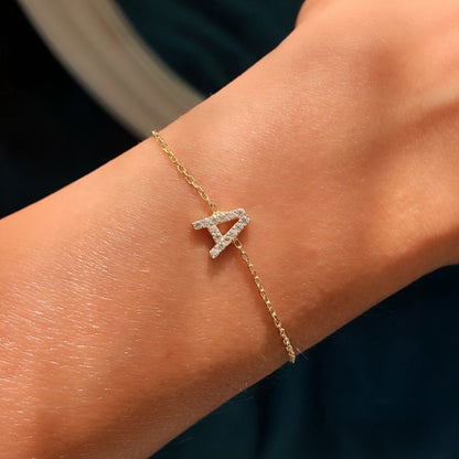 https://cdn.shopify.com/s/files/1/0820/4999/0943/files/dainty-initial-chain-bracelet-727086.jpg?v=1762197987