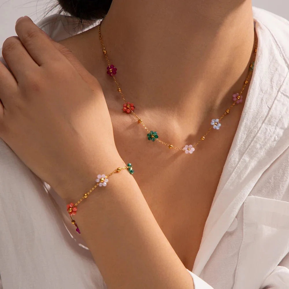 https://cdn.shopify.com/s/files/1/0820/4999/0943/files/dainty-spring-floral-bracelet-and-necklace-218482.webp?v=1762198049