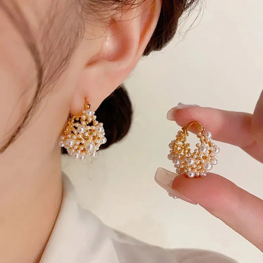 https://cdn.shopify.com/s/files/1/0820/4999/0943/files/dainty-statement-pearl-hoop-earrings-917622.webp?v=1762198337