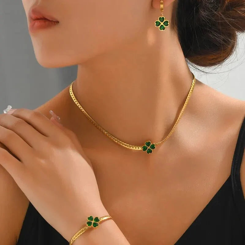 https://cdn.shopify.com/s/files/1/0820/4999/0943/files/emerald-four-leaf-clover-necklace-bracelet-and-earring-set-539456.webp?v=1762198283