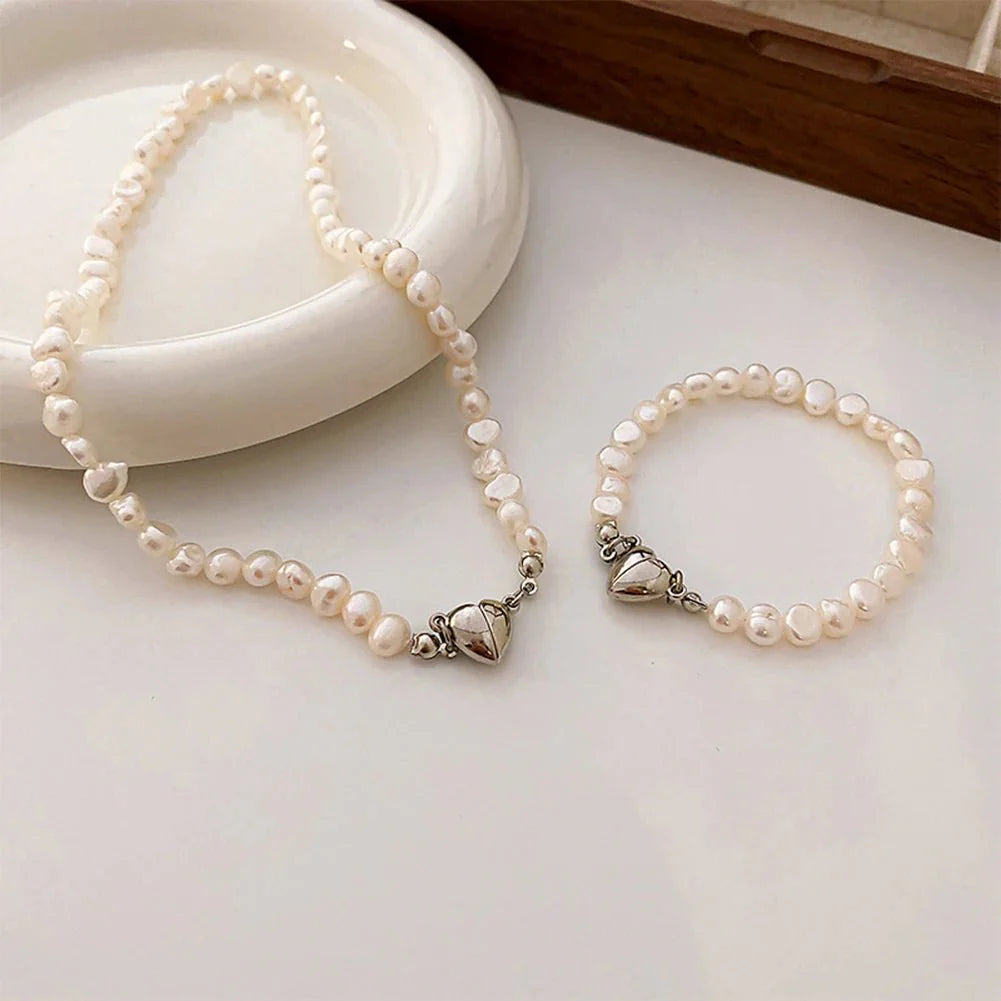 https://cdn.shopify.com/s/files/1/0820/4999/0943/files/magnetic-heart-pearl-choker-necklace-and-bracelet-754430.webp?v=1714833767