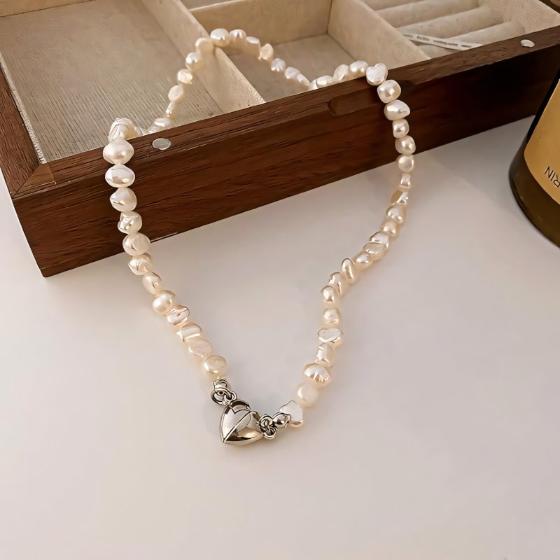 https://cdn.shopify.com/s/files/1/0820/4999/0943/files/magnetic-heart-pearl-choker-necklace-and-bracelet-782322.jpg?v=1714833767