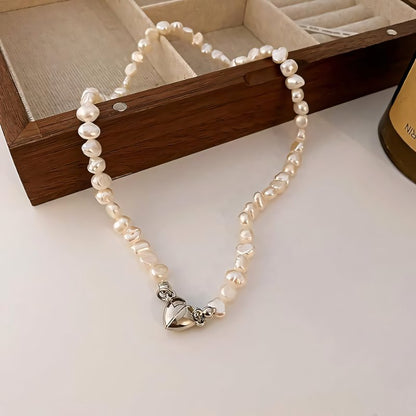 https://cdn.shopify.com/s/files/1/0820/4999/0943/files/magnetic-heart-pearl-choker-necklace-and-bracelet-782322.jpg?v=1714833767