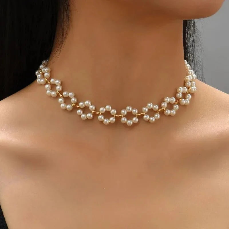 https://cdn.shopify.com/s/files/1/0820/4999/0943/files/pearl-floral-daisy-choker-necklace-228324.webp?v=1762198437