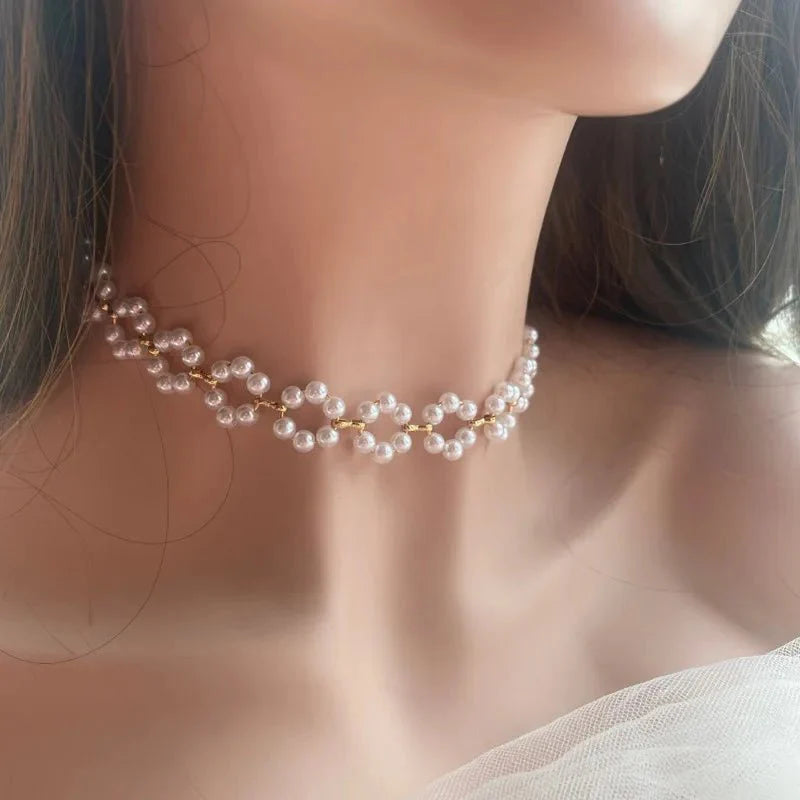 https://cdn.shopify.com/s/files/1/0820/4999/0943/files/pearl-floral-daisy-choker-necklace-433449.webp?v=1721505748