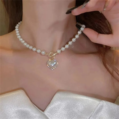 https://cdn.shopify.com/s/files/1/0820/4999/0943/files/pearl-heart-clasp-choker-necklace-213616.webp?v=1712446211