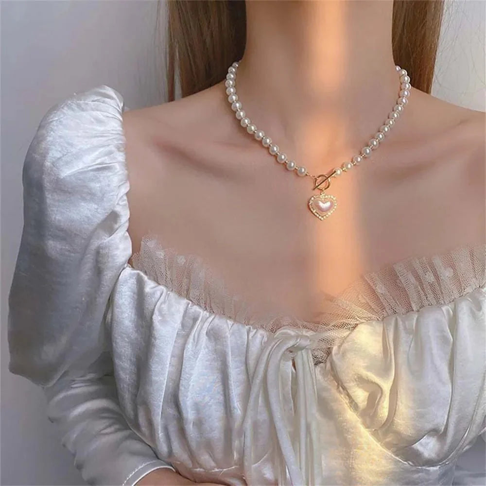 https://cdn.shopify.com/s/files/1/0820/4999/0943/files/pearl-heart-clasp-choker-necklace-590069.webp?v=1712446211