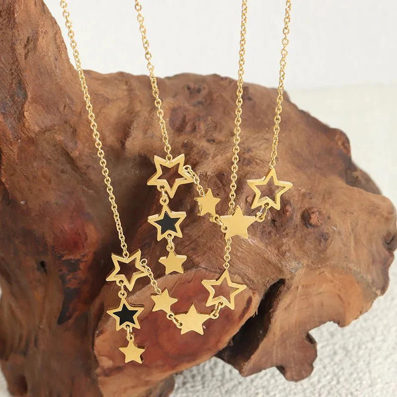 https://cdn.shopify.com/s/files/1/0820/4999/0943/files/shooting-star-celestial-necklace-182590.webp?v=1712845056